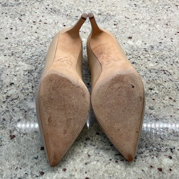 Diane von Furstenberg nude leather pump size 8, 3 inch. - Picture 6 of 8